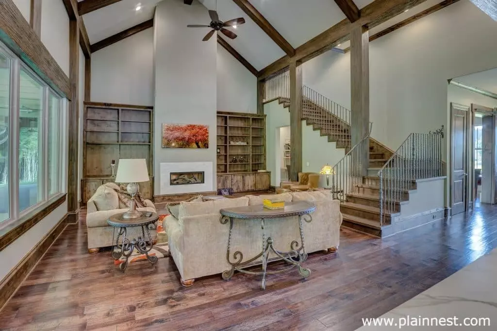 Open-Concept Vaulted Ceiling